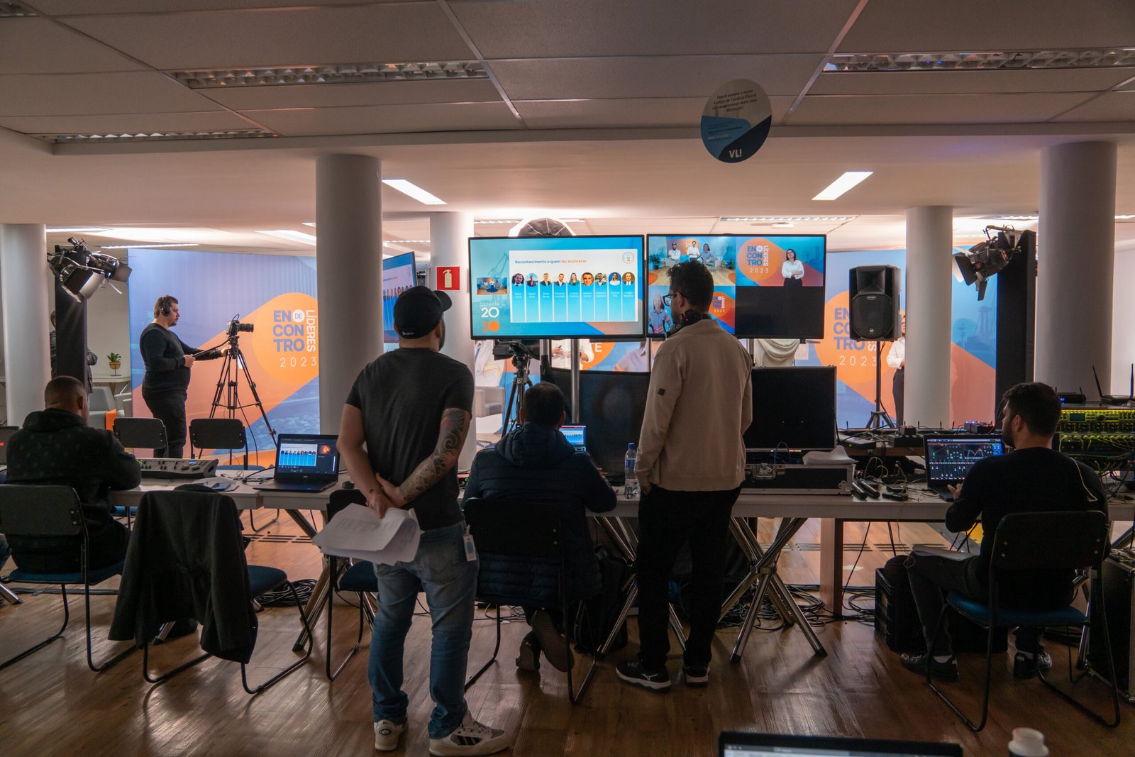 Bastidores de Operação Audiovisual na Produtora de Video em BH